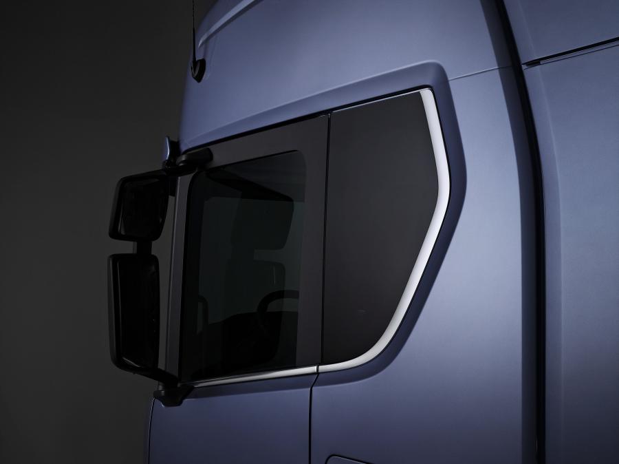Детали экстерьера Scania S 730 4x2 Highline 2016 года  (фото 40 из 41)
